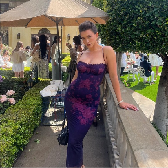 Lace-up Floral Bodycon Midi Dress - Picture 7 of 16